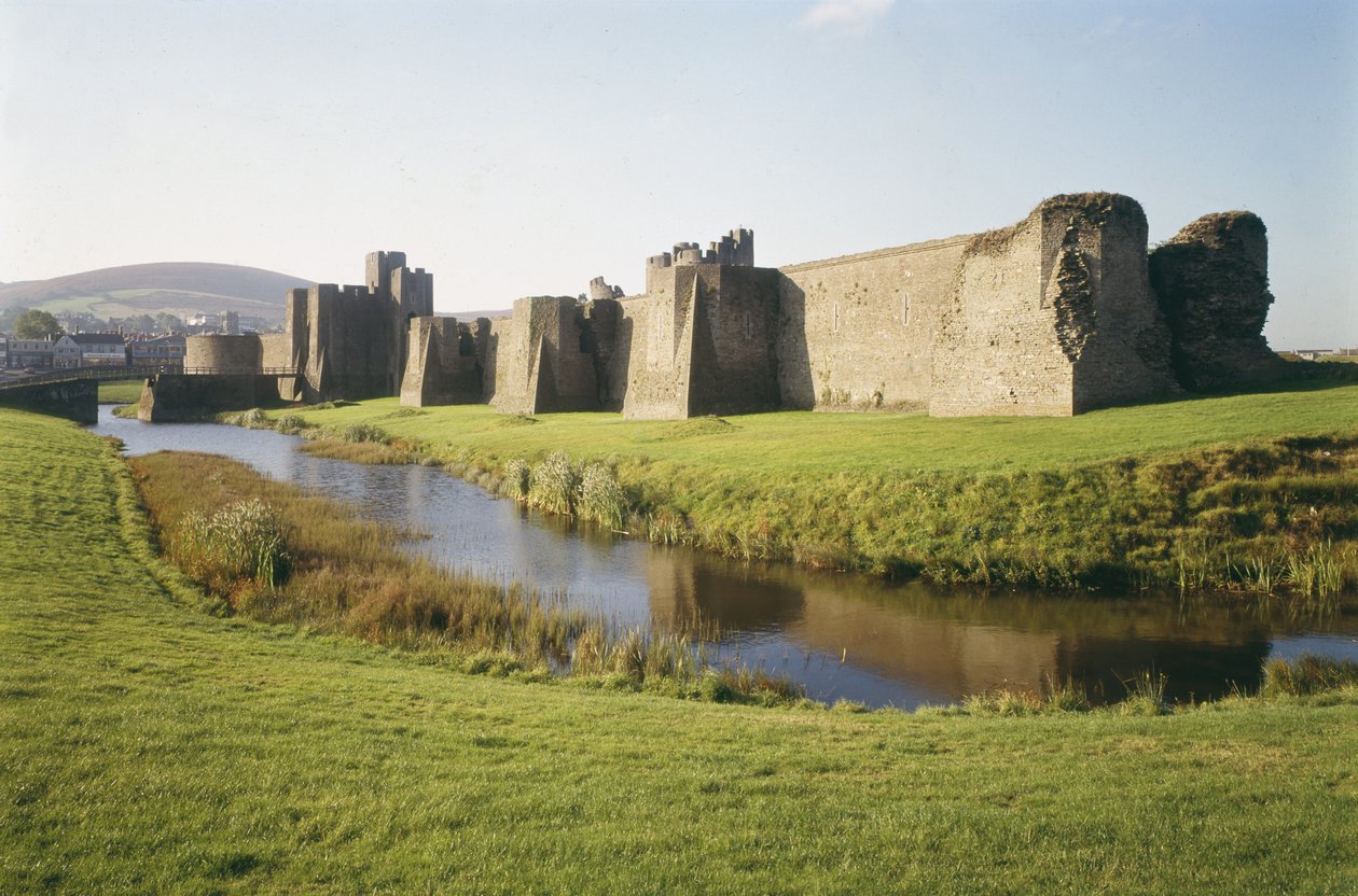 Udsigt over Caerphilly Castle, Glamorgan, Wales, bygget 1268-77 (foto) af Unbekannt