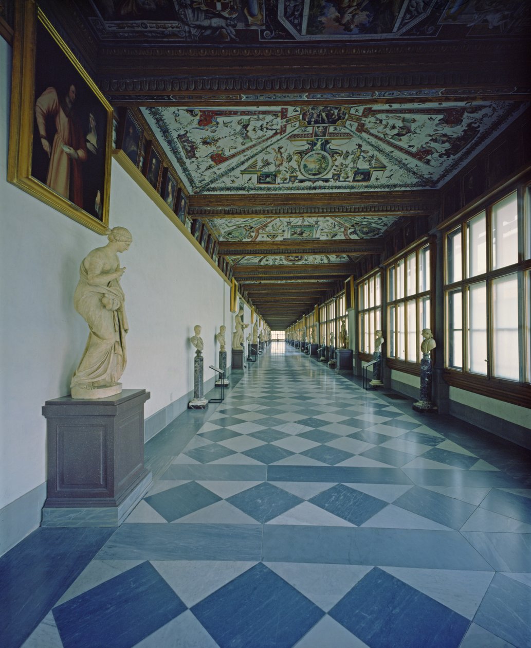 Udsigt over den første korridor, designet af Vasari (1511-1574) og Bernardo Buontalenti (1531-1608) 1560-80 (foto) af Unbekannt