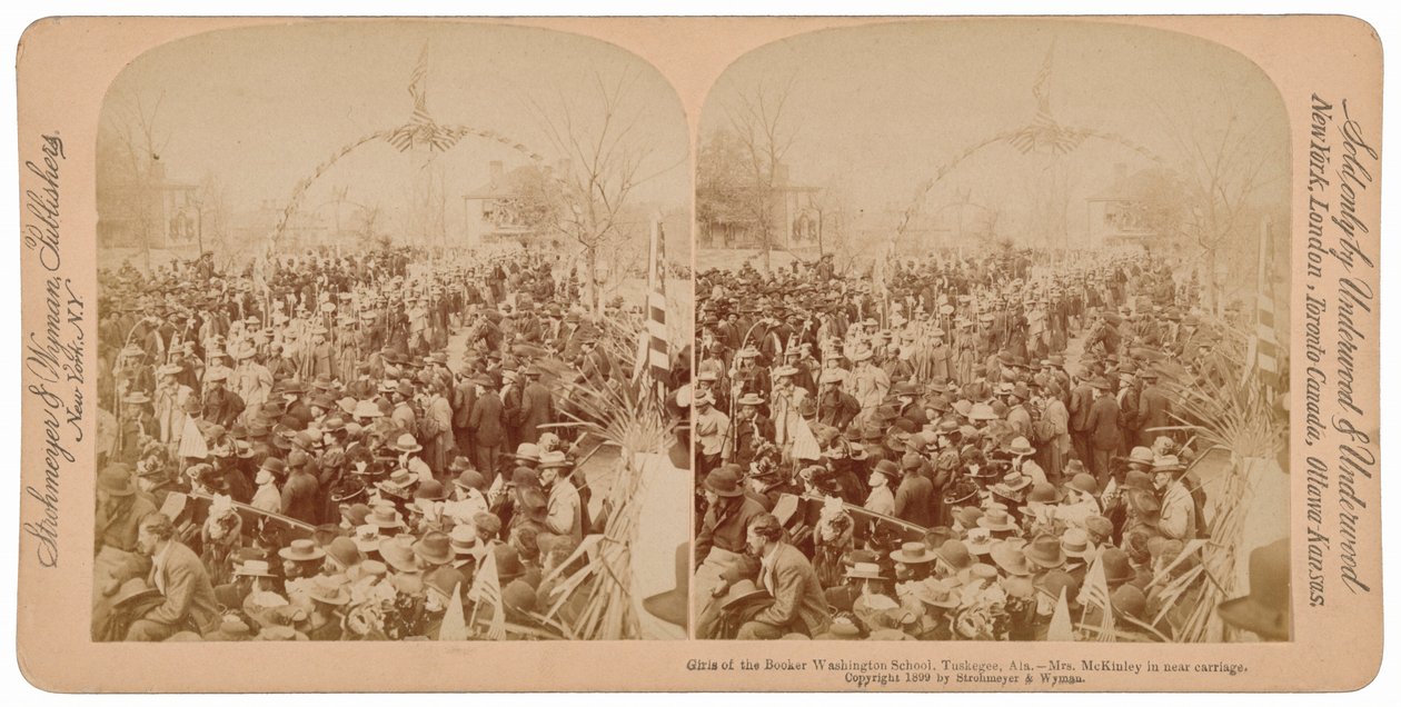 "Piger fra Booker T. Washington School, Tuskegee, Alabama, fru McKinley i en vogn tæt på",1899 (foto) af Underwood & Underwood