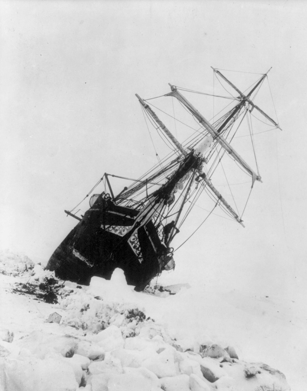 Den kejserlige transantarktiske ekspedition: Endurance sidder fast i en isprop, ca. 1914-17 (foto) af Underwood & Underwood