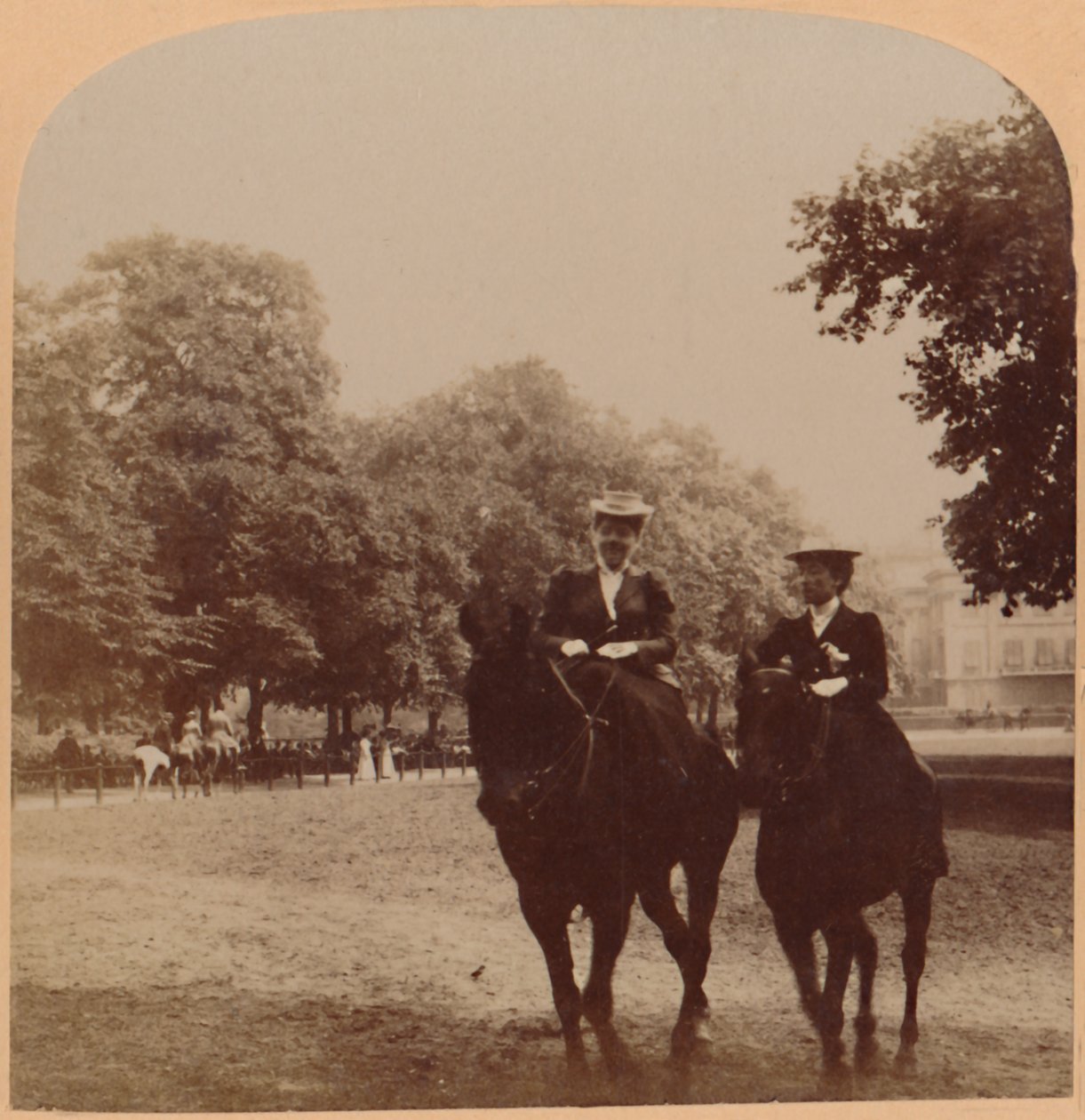 En tidlig morgentur, Rotten Row, Hyde Park, London, England, 1896. af Underwood and Underwood