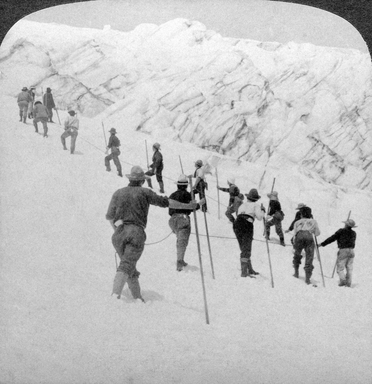 Op ad et stejlt snefelt, Stevens Glacier, Mount Rainier, Washington, USA. af Underwood and Underwood