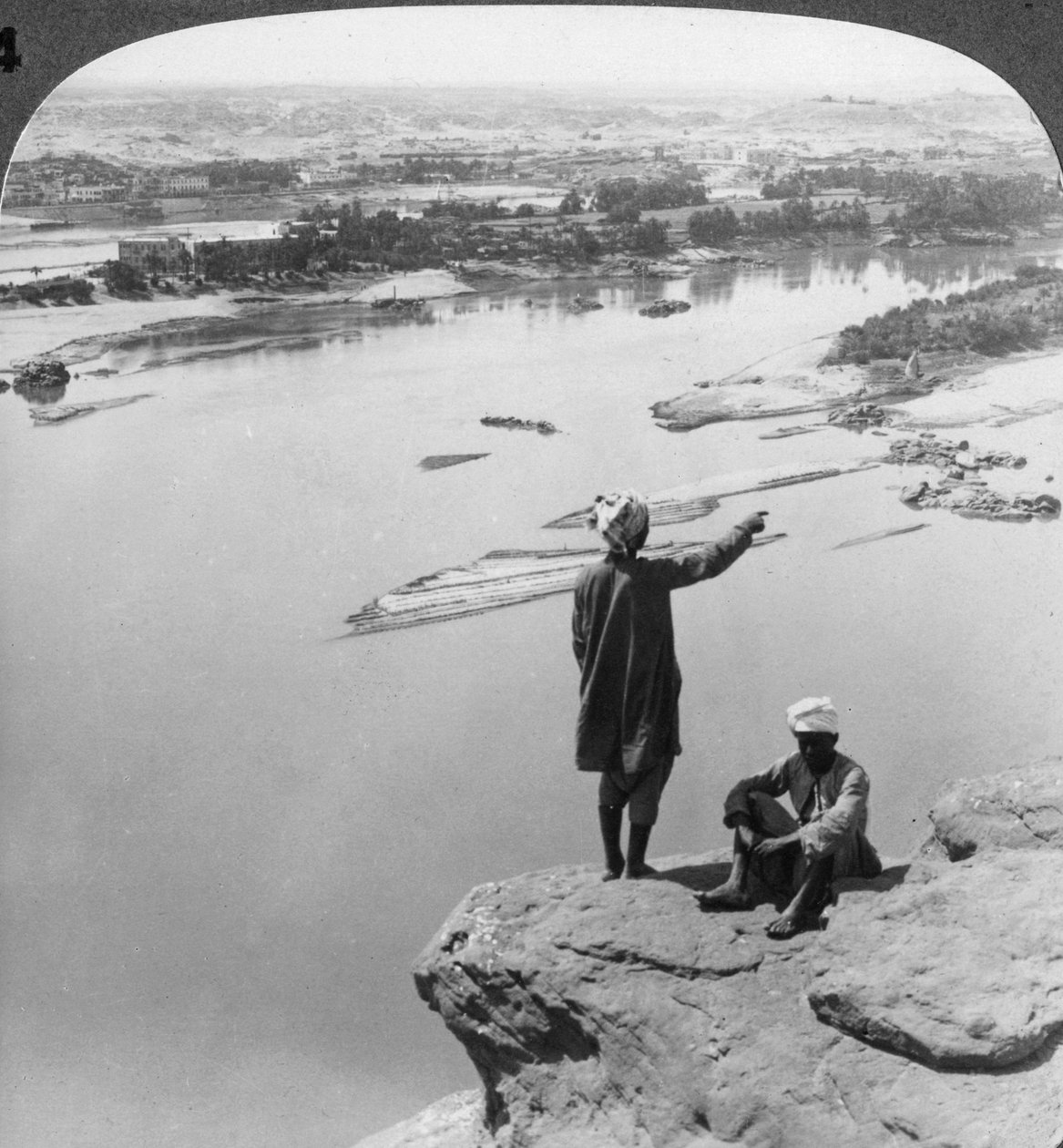 Aswan og øen Elephantine set fra de vestlige klipper, Egypten, 1905. af Underwood and Underwood