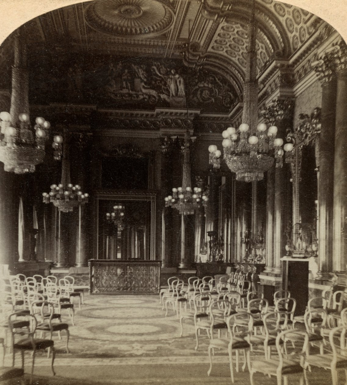 Ballroom, Buckingham Palace, London. af Underwood and Underwood