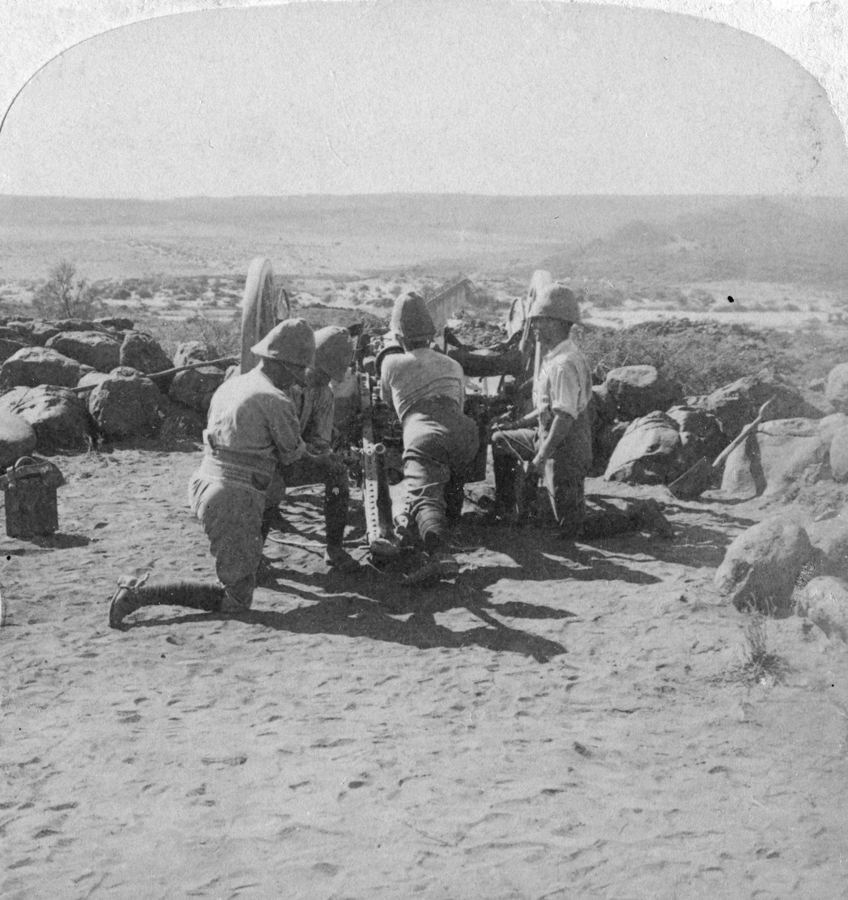 Britisk artilleri i aktion, Sydafrika, 2. Boerkrig, 6. februar 1900 af Underwood and Underwood