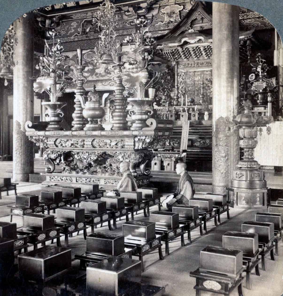 Buddhistiske præster i Ikegami-templet, Omori, Japan, 1904. af Underwood and Underwood