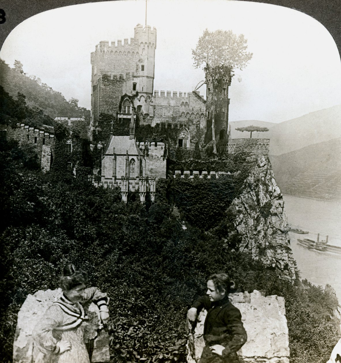 Slot Rheinstein, nær Bingen, Tyskland. af Underwood and Underwood