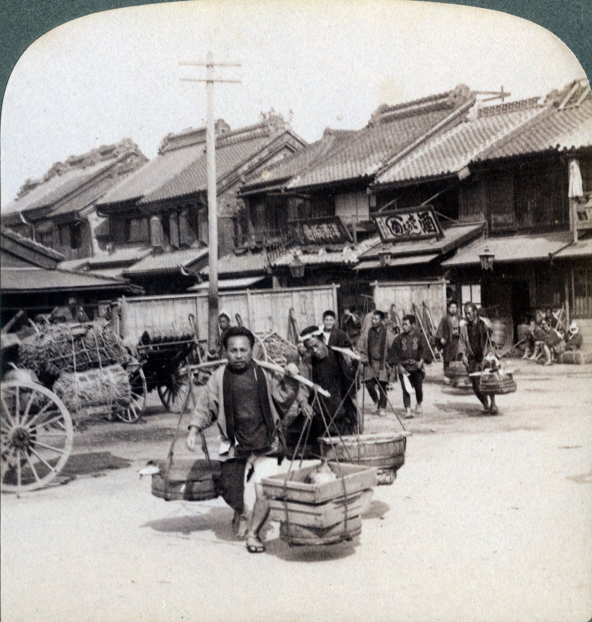 Coolies, gadebillede i Tokyo, 1896 af Underwood and Underwood