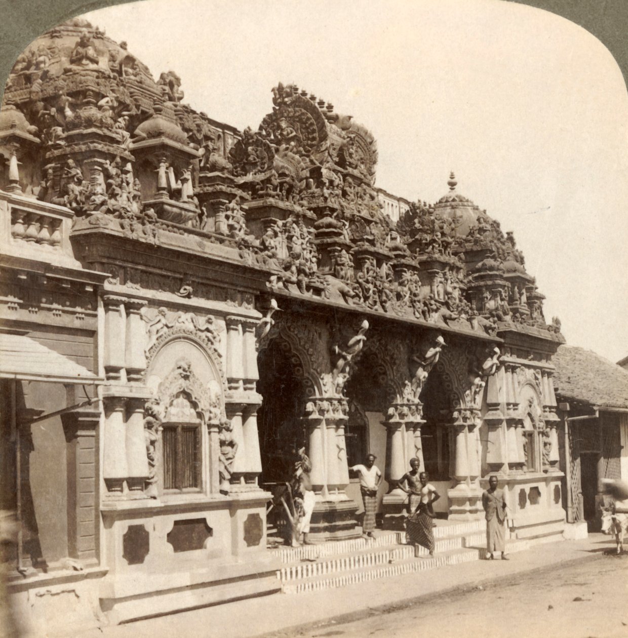 Udsøgt udskåret ornamentik af et hinduistisk buddhistisk tempel, Colombo, Ceylon, 1902. af Underwood and Underwood