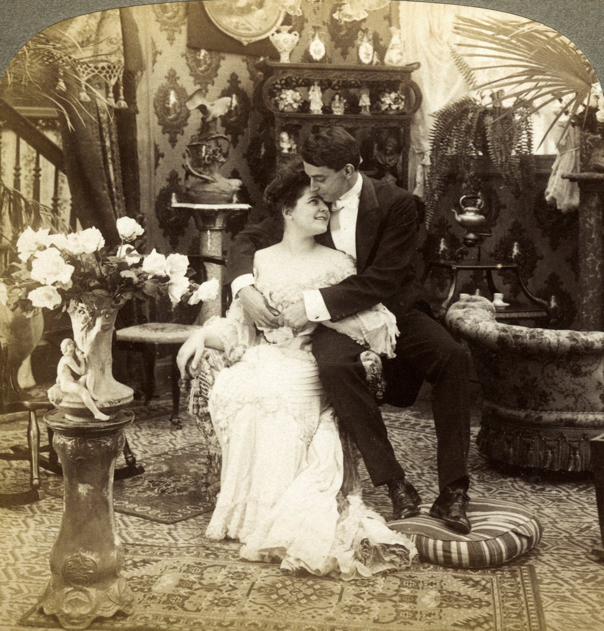 George beundrer Ethels smukke teint. af Underwood and Underwood