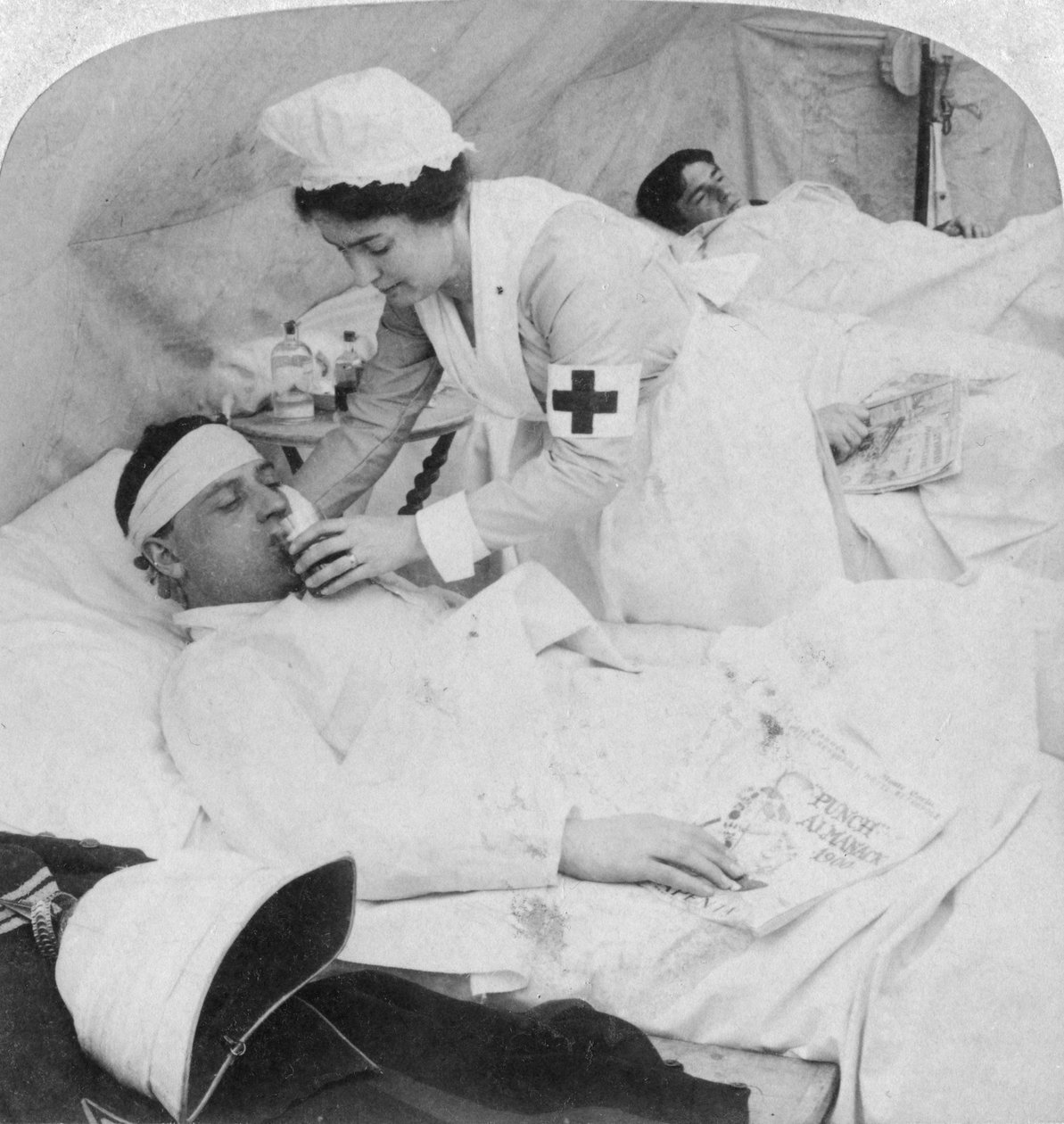 På et britisk felthospital ved Tugela-floden, Sydafrika, 2. Boerkrig, 1900. af Underwood and Underwood