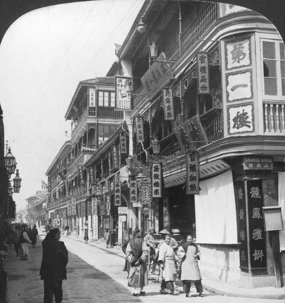 På gaden til tehusene, Shanghai, Kina, 1901. af Underwood and Underwood