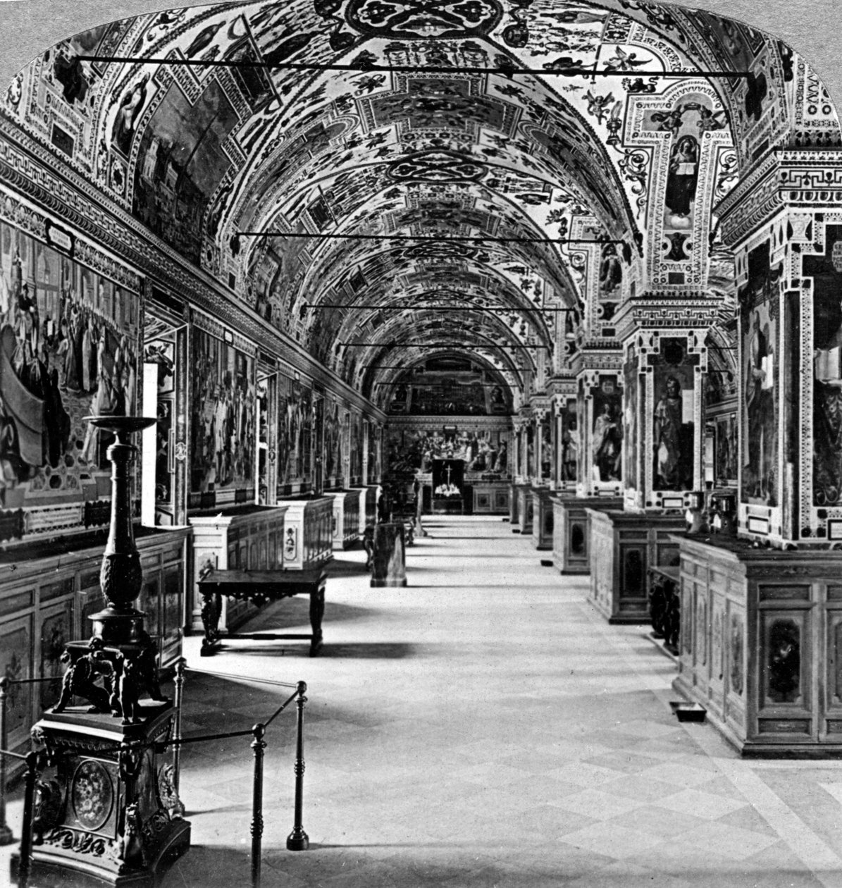 Interiør af Vatikanets bibliotek, Rom, Italien. af Underwood and Underwood