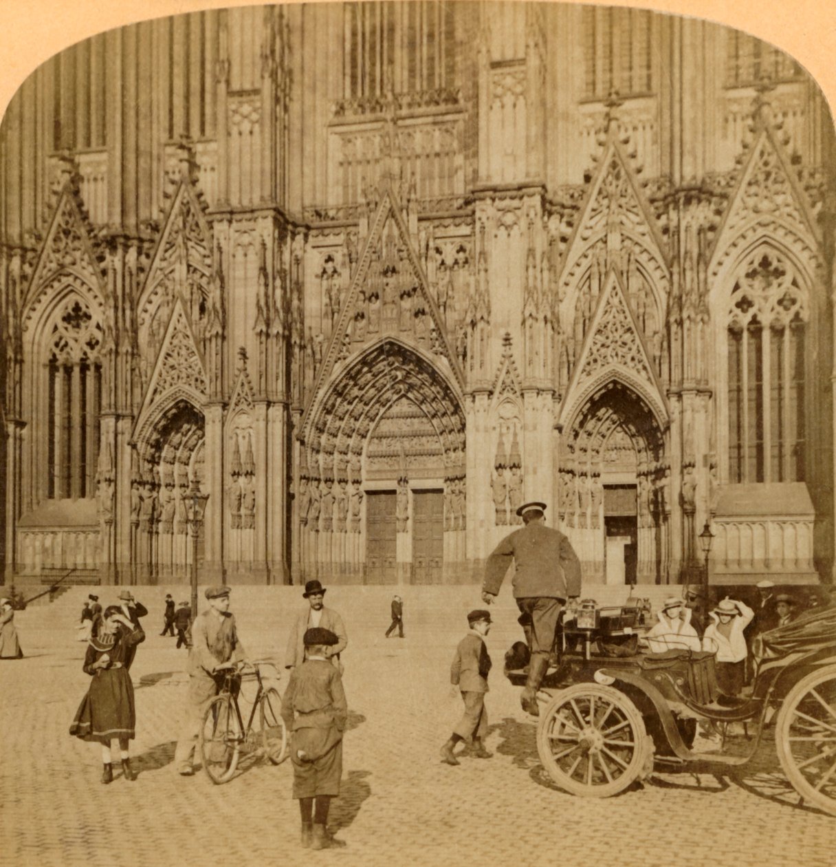 Hovedportal og kunstfærdigt udsmykket facade, katedralen, Köln, Tyskland, 1902. af Underwood and Underwood