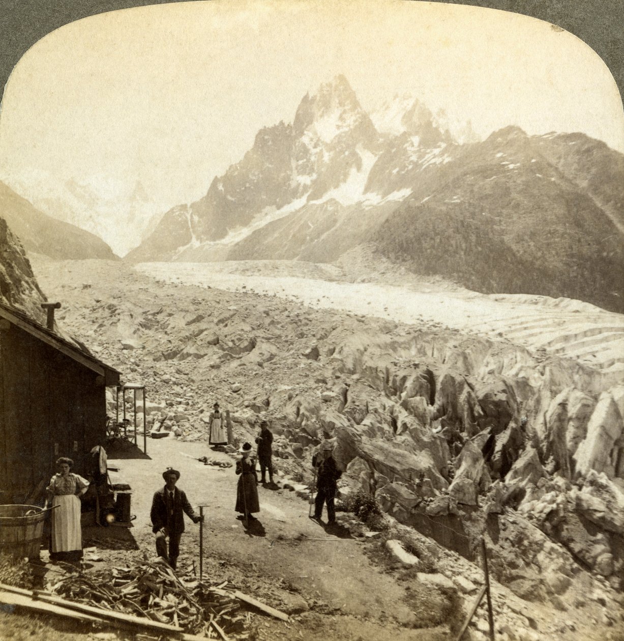 Mer de Glace fra Chapeau, nær Chamonix, Frankrig. af Underwood and Underwood