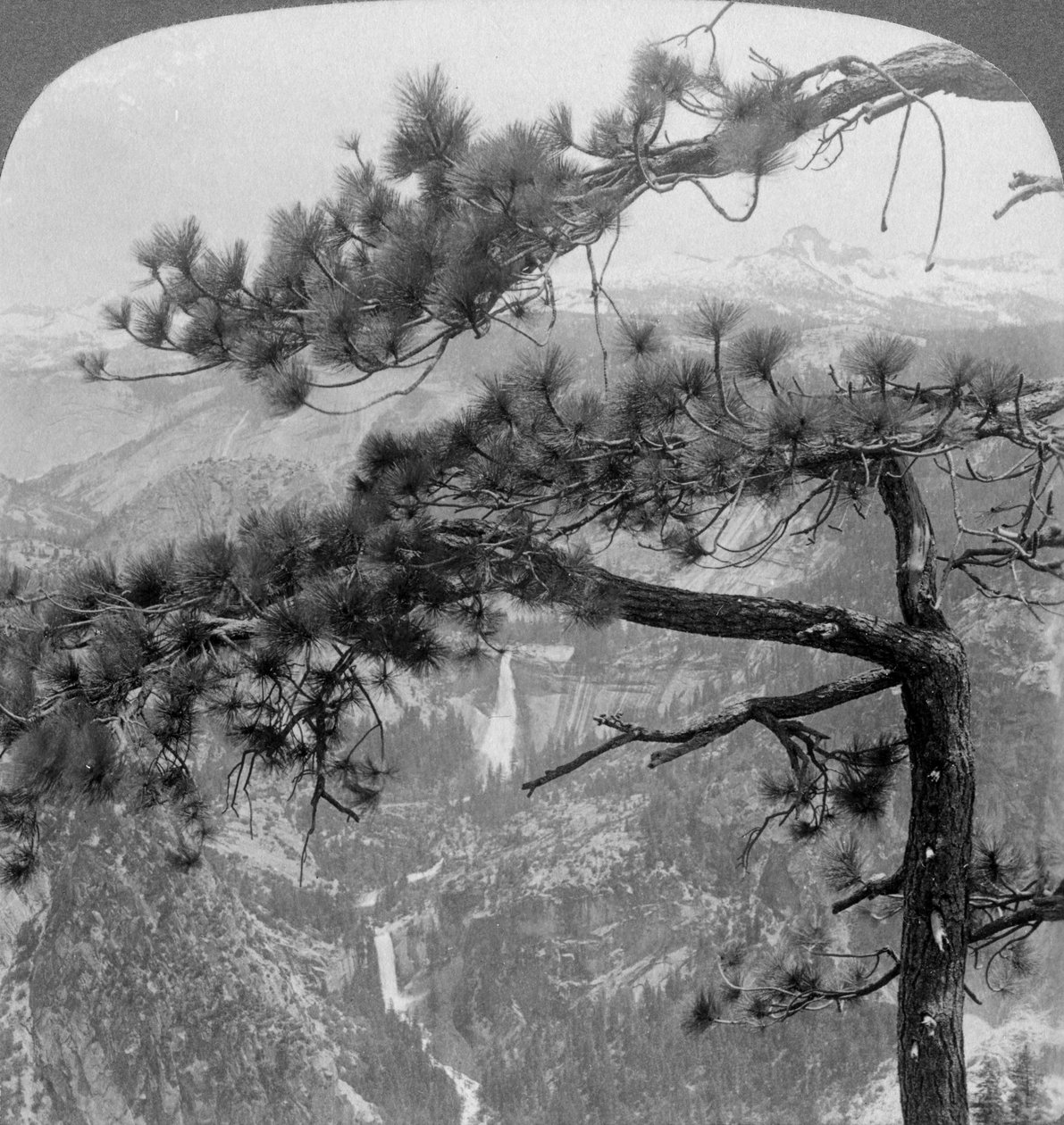 Nevada Falls, Vernal Falls og Liberty Cap, Yosemite Valley, Californien, USA, 1902 af Underwood and Underwood