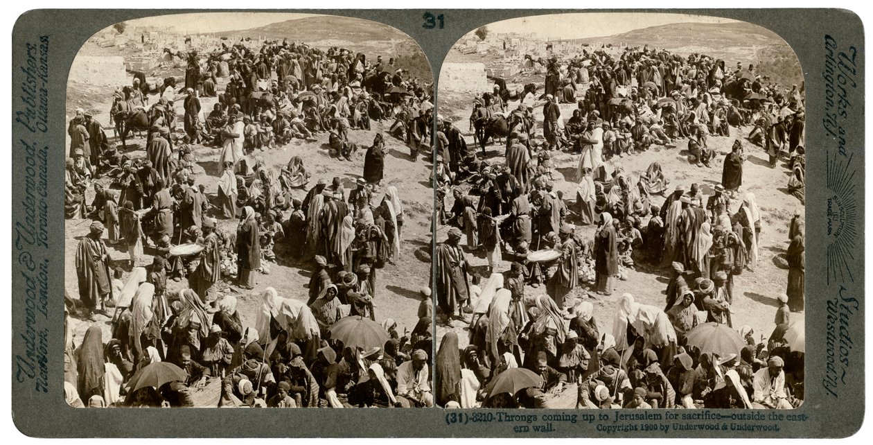 Folk, der kommer op til Jerusalem for at ofre, uden for den østlige mur, 1900. af Underwood and Underwood