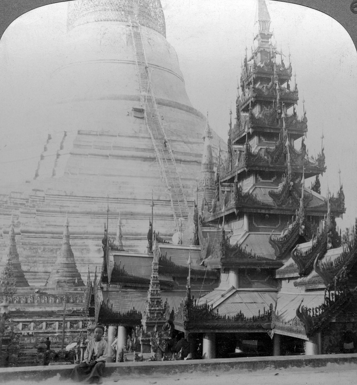 Shwedagon Pagoda, Rangoon, Burma, omkring 1900-tallet. af Underwood and Underwood