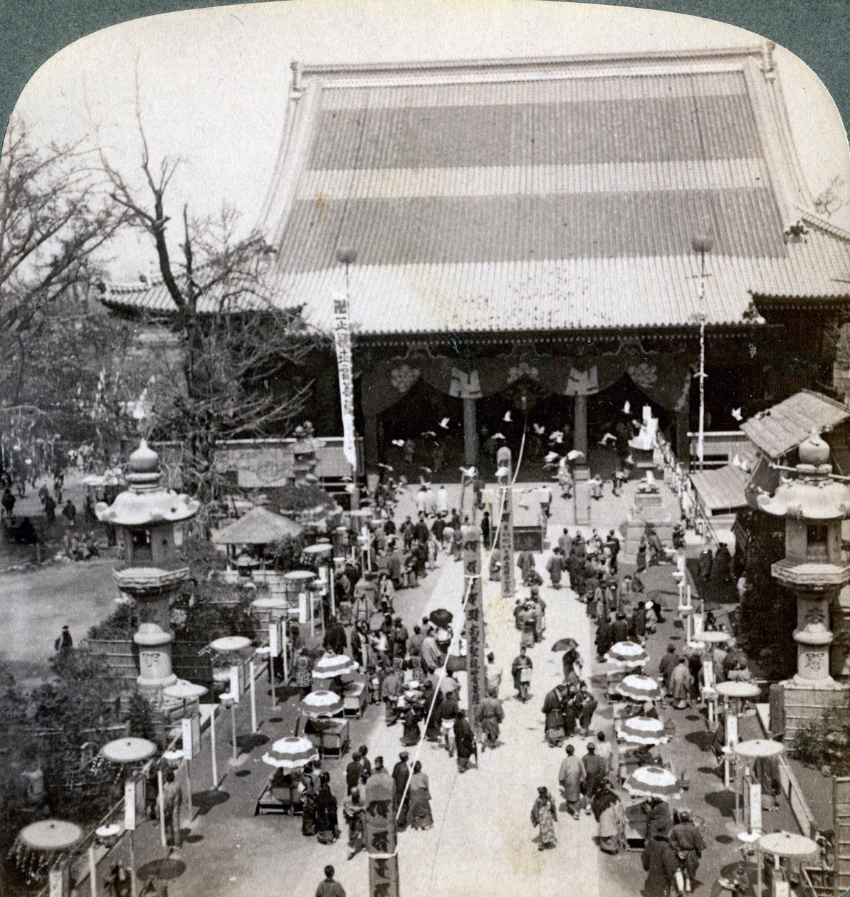Sydfronten af Asakusa-templet, Tokyo, Japan, 1904 af Underwood and Underwood