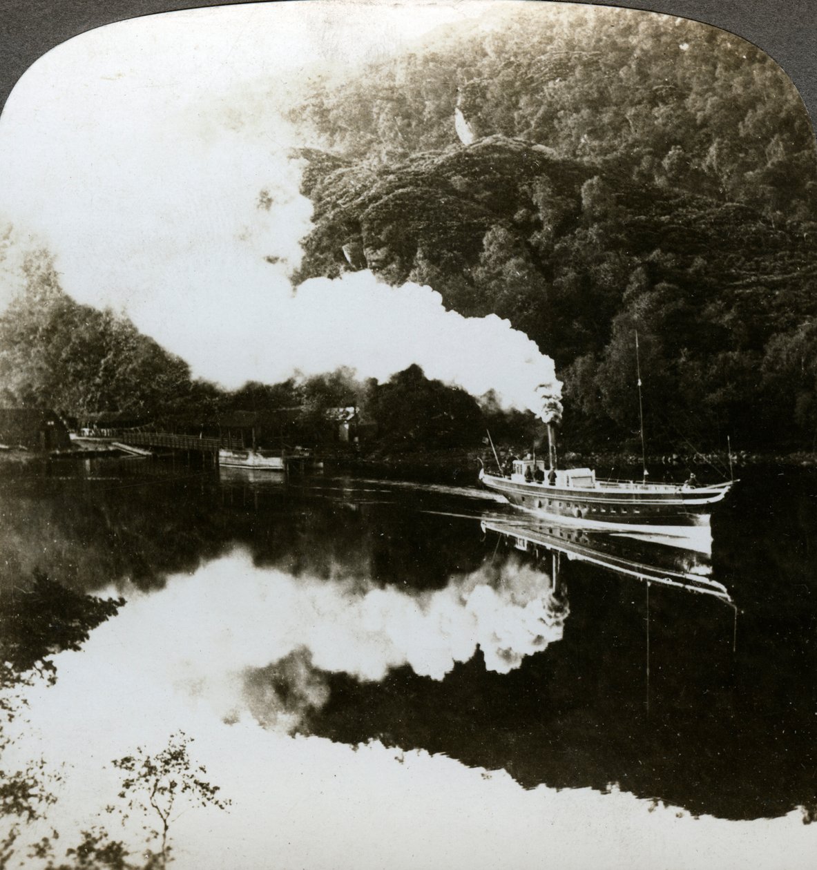Damp-yacht på Loch Katrine, Skotland. af Underwood and Underwood