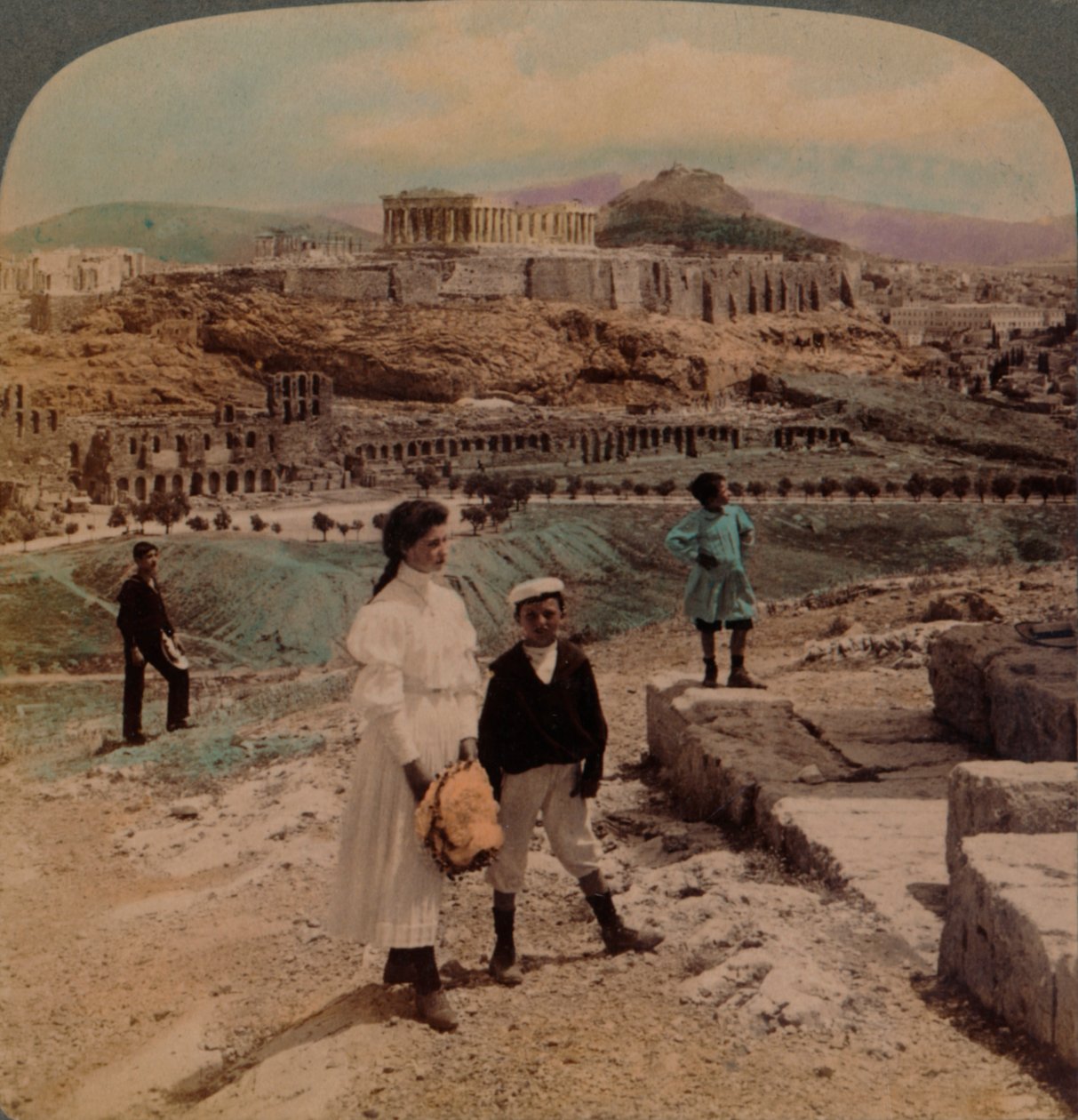 Athens Akropolis, Lycabettus og Kongeslottet, fra Philopappos-monumentet, 1907. Kunstnere: Elmer Underwood, Bert Elias Underwood. af Underwood and Underwood