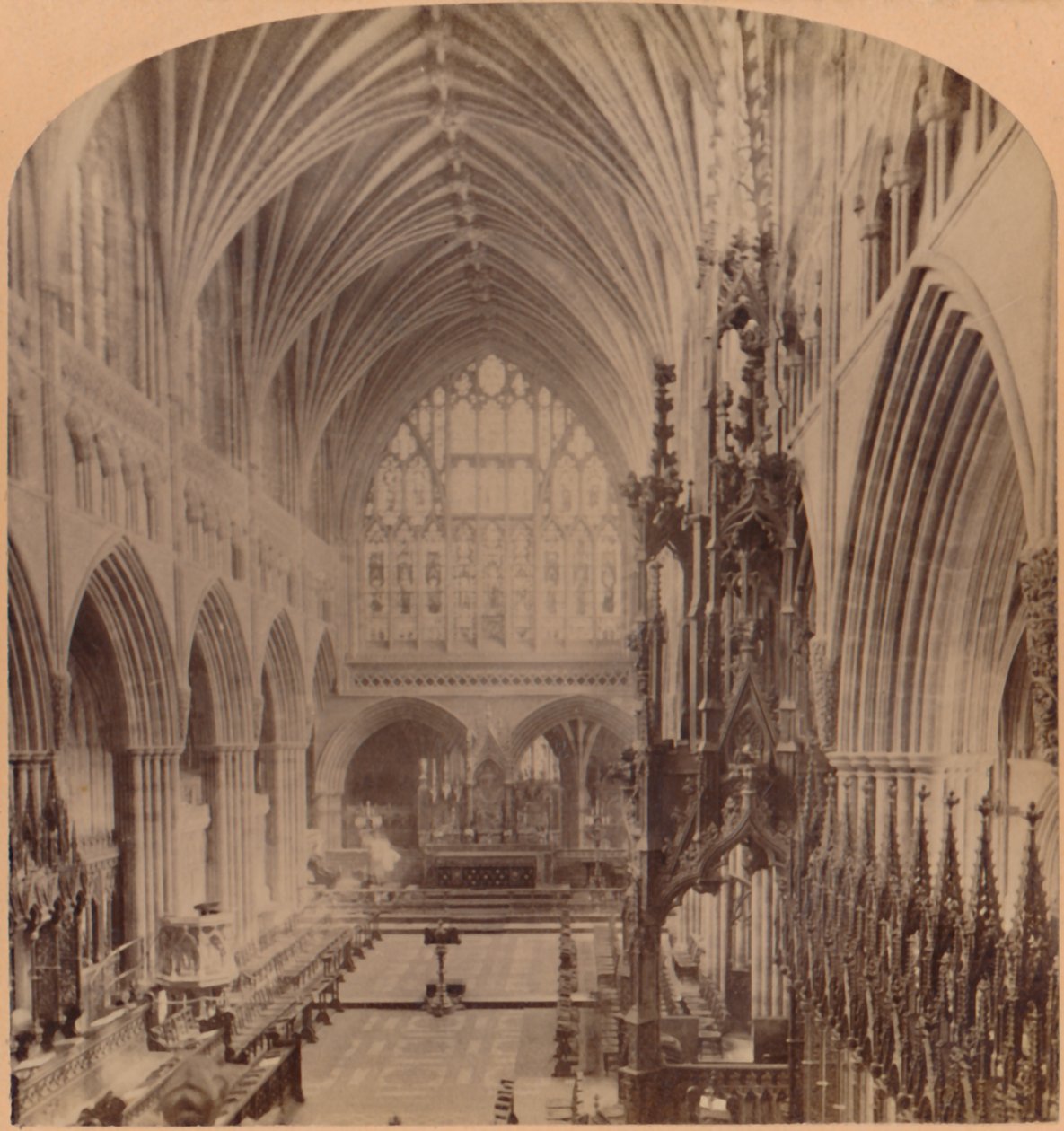 Koret fra den vestlige ende, Cathedral, Exeter, England, 1900. af Underwood and Underwood