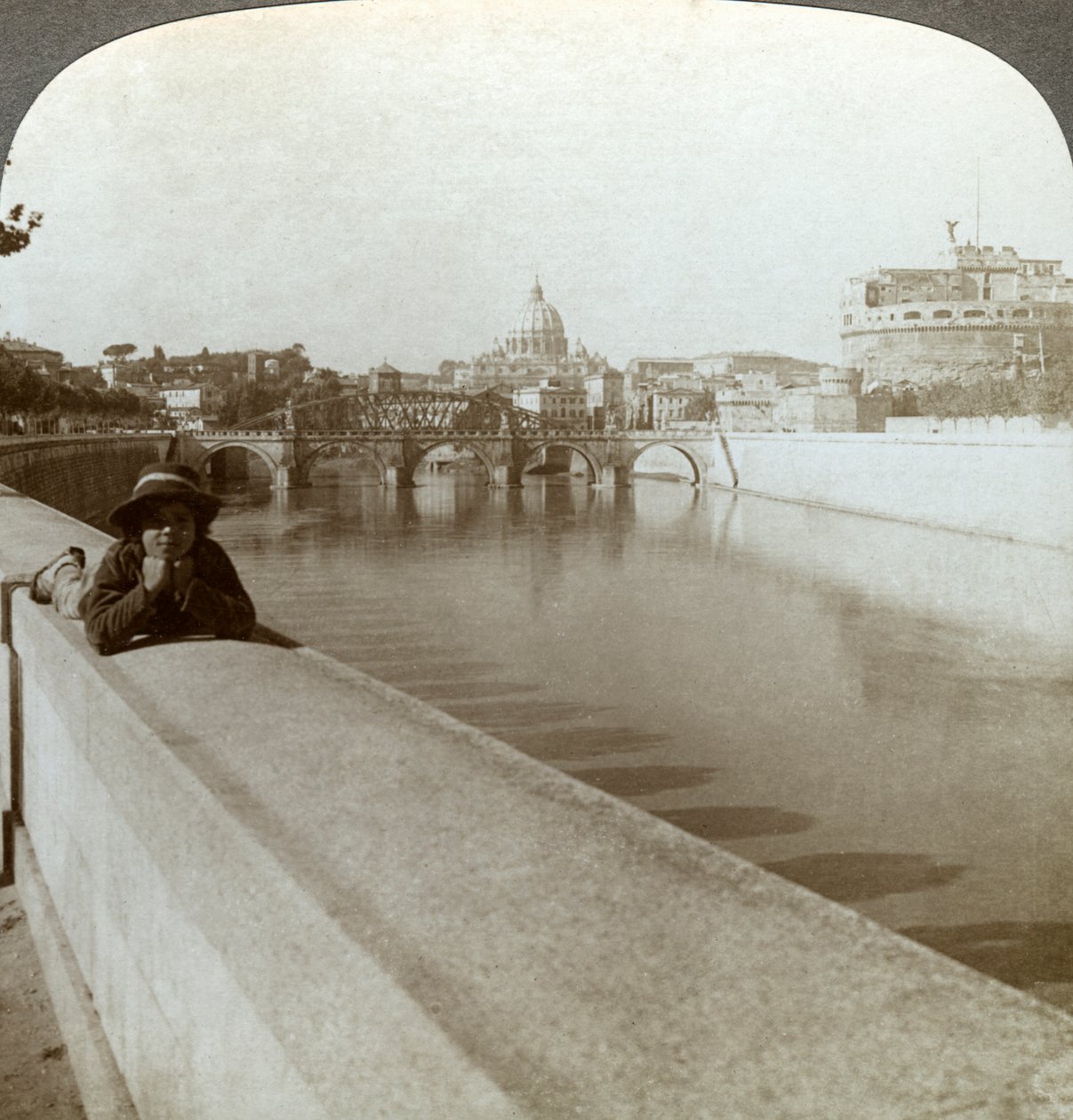 Tiberfloden, Castel Sant Angelo og Peterskirken, Rom, Italien. af Underwood and Underwood