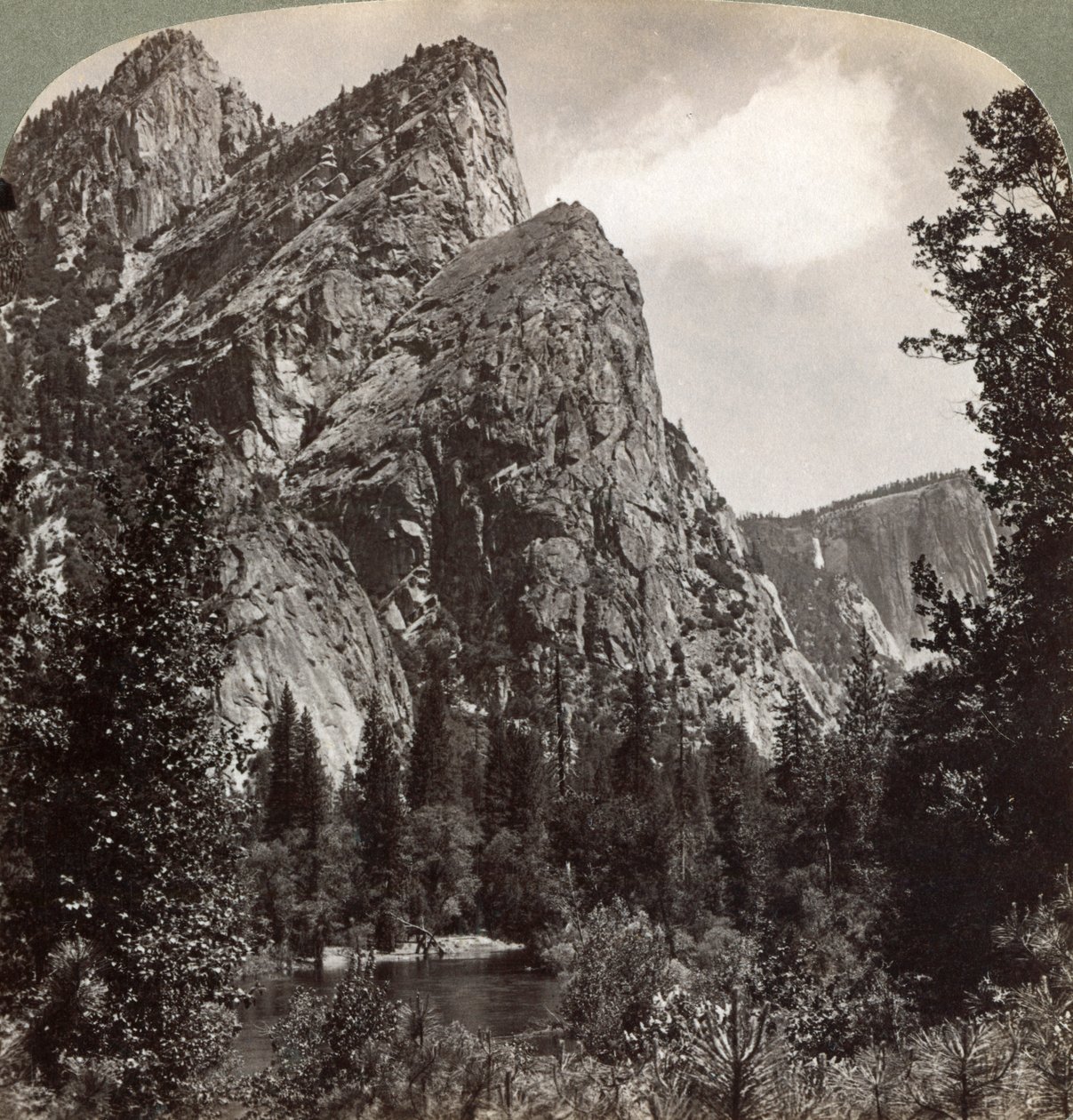 The Three Brothers, Yosemite Valley, Californien, USA, 1902 af Underwood and Underwood
