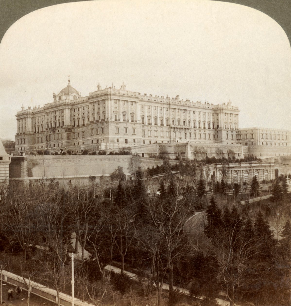 Det imponerende kongelige palads og Royal Park Campo del Moro...Madrid, Spanien, 1902. af Underwood and Underwood