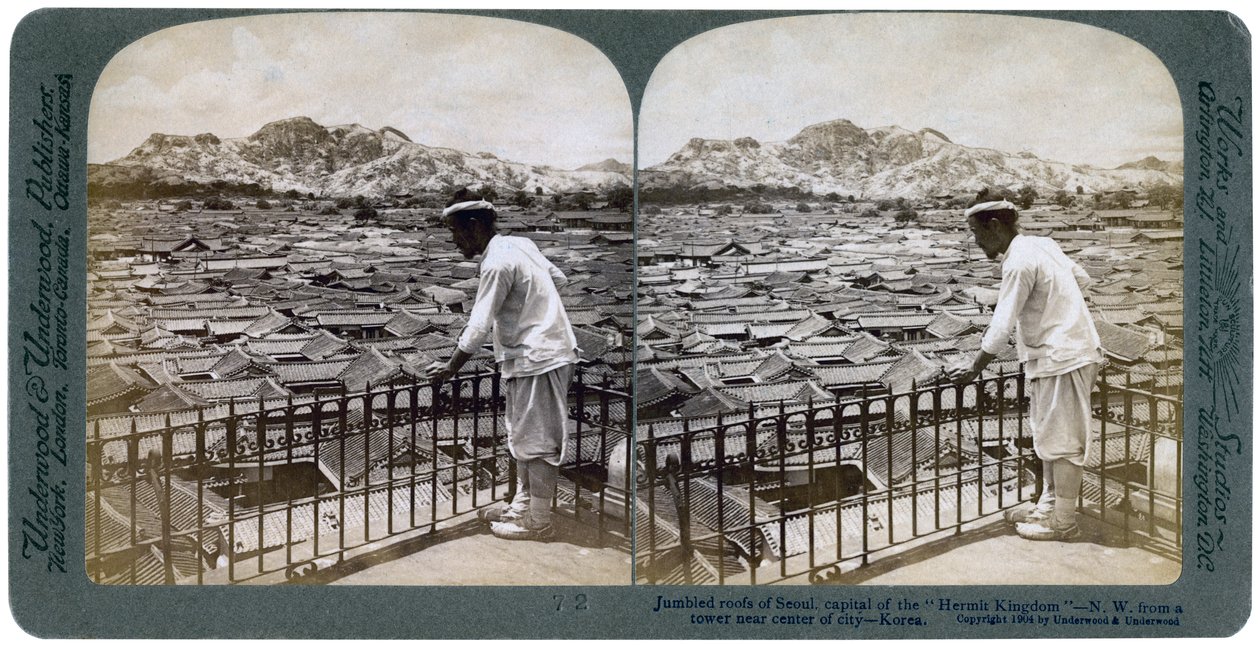 De rodede tage i Seoul, hovedstaden i Eremitkongeriget Korea, 1904. af Underwood and Underwood