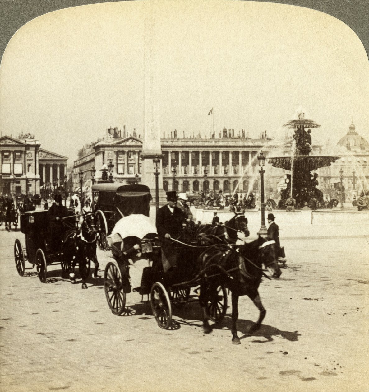 Obelisken og springvandet, Place de la Concorde, Paris, Frankrig, 1800-tallet. af Underwood and Underwood