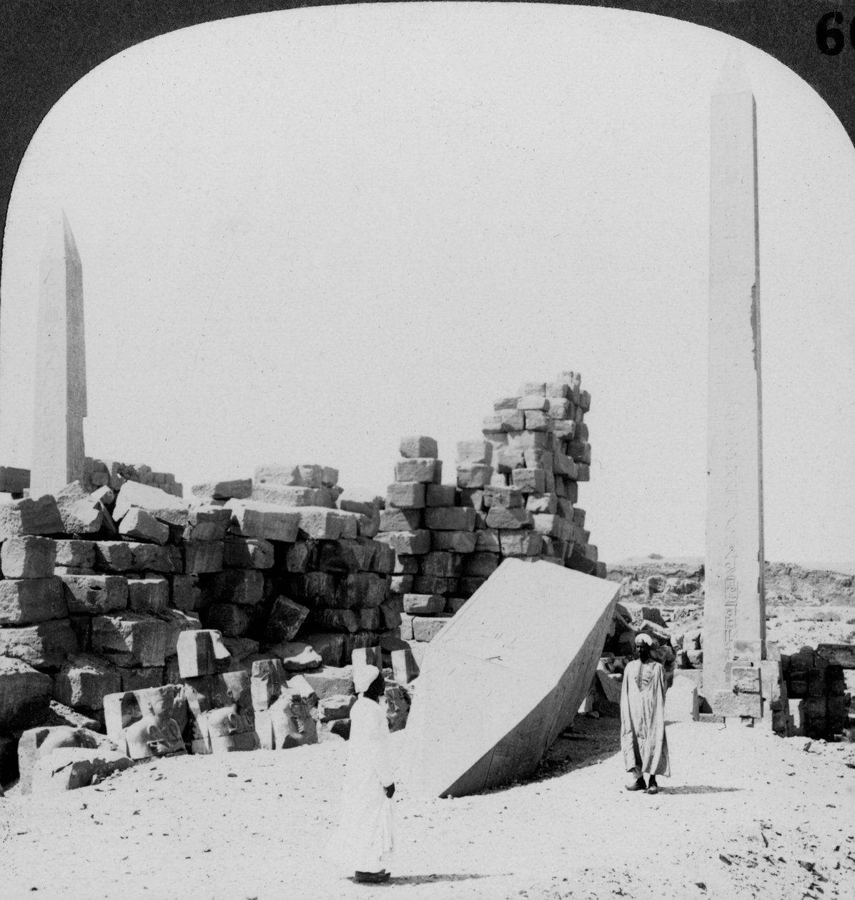 Den højeste obelisk i Egypten, i templet i Karnak, Theben, Egypten, 1905. af Underwood and Underwood