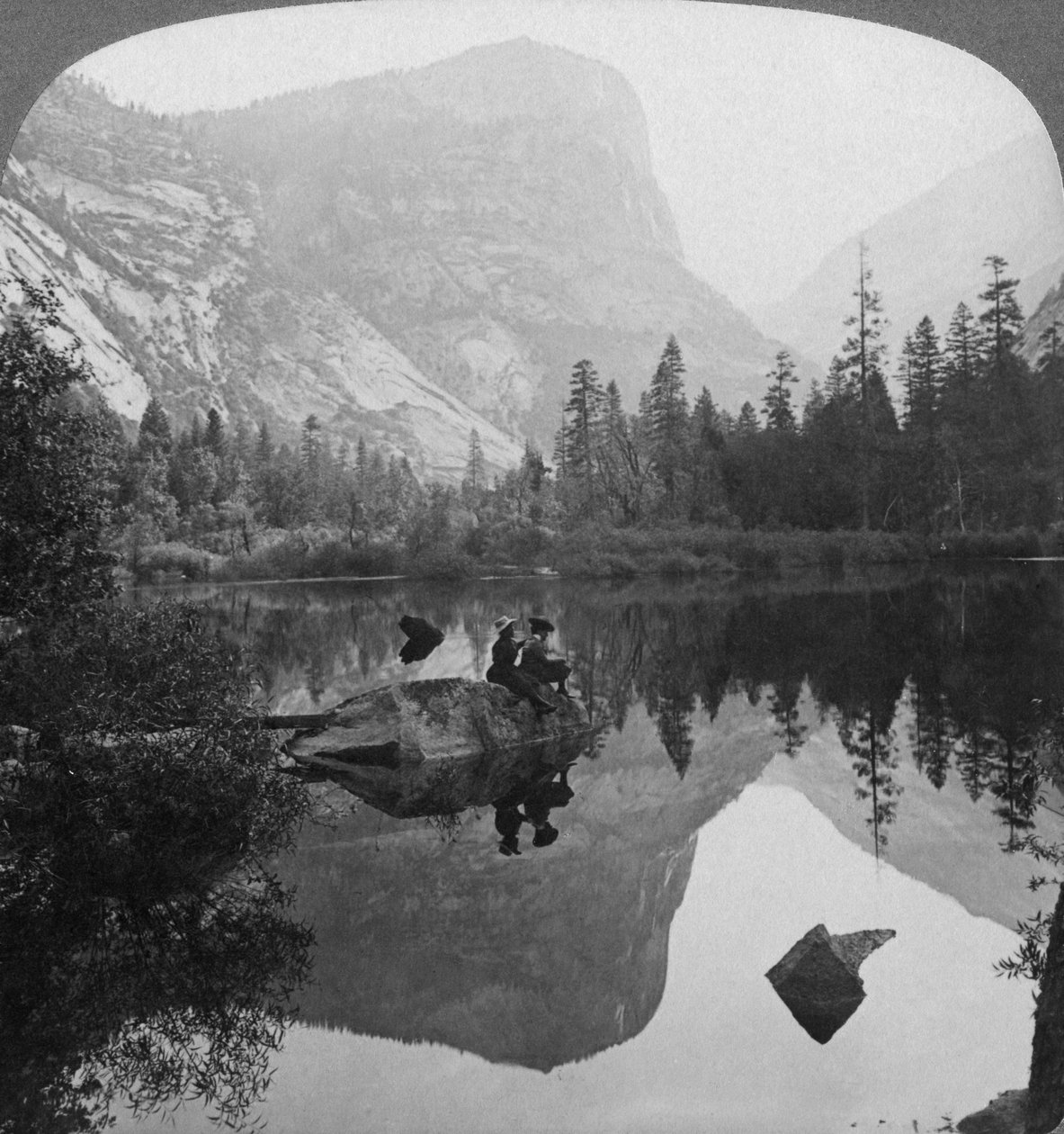 Udsigt over Mirror Lake, ser mod Mount Watkins, Yosemite, Californien, USA, 1902 af Underwood and Underwood