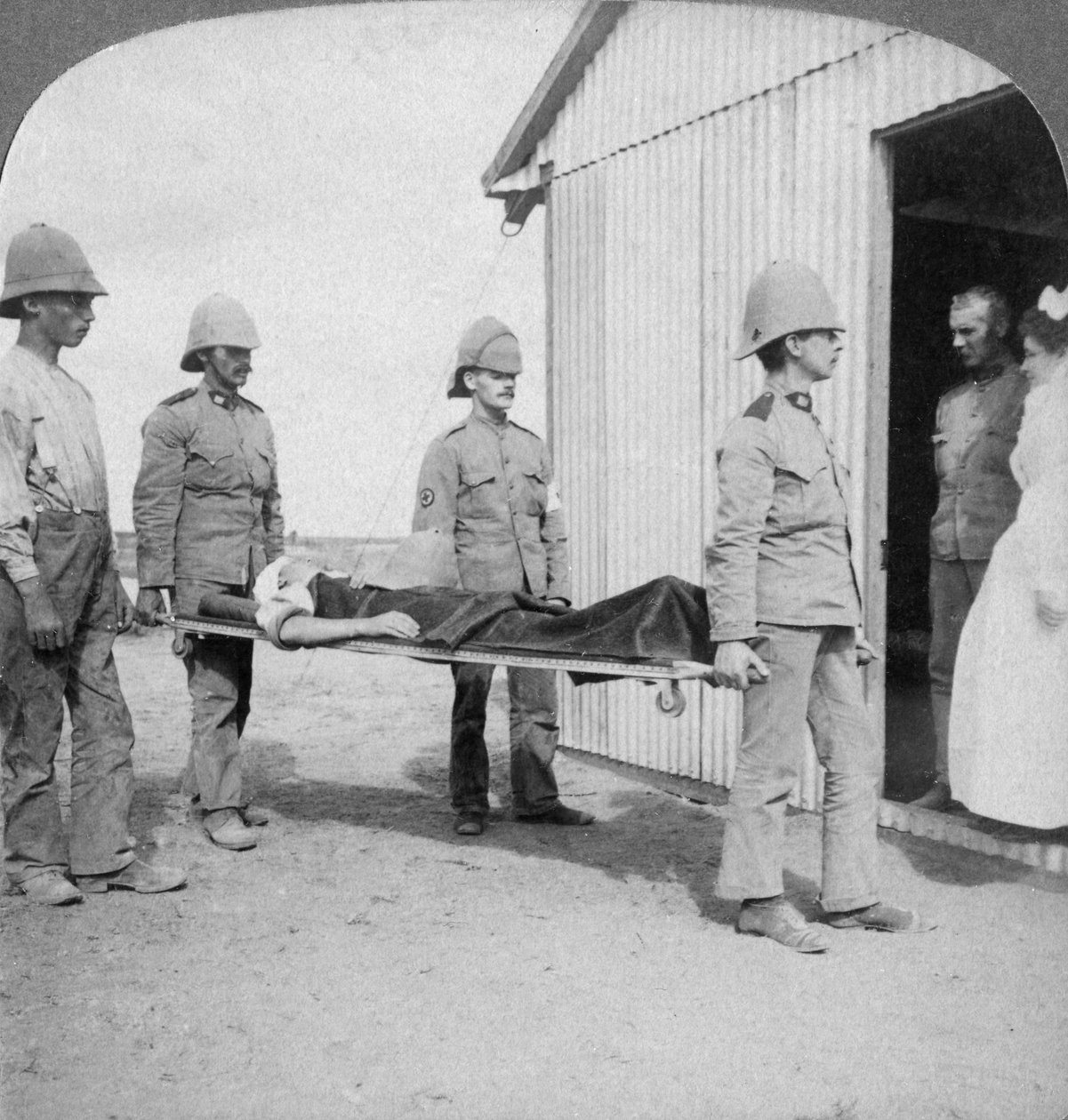 Såret fusilier efter boernes modige standpunkt nær Orange River, Sydafrika, Boer War, 1900 af Underwood and Underwood