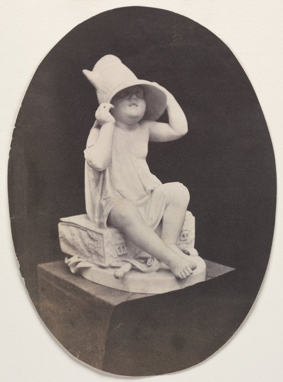 Statue of a Youth in Large Hat fra et John R. Johnston-album, før 1857. af Unidentified Photographer.