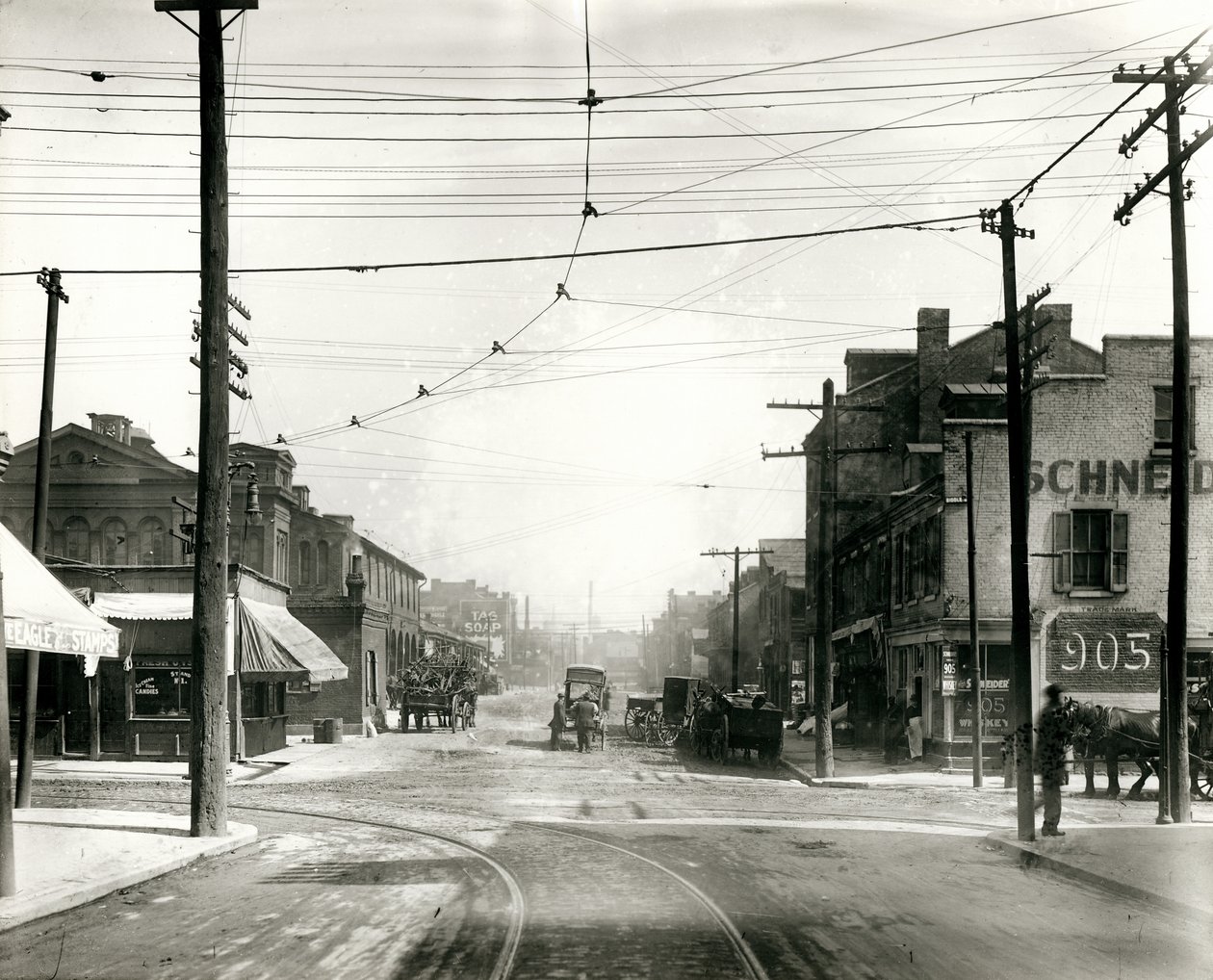 Skæringspunktet mellem Biddle og Thirteenth Streets ser mod nord af Unknown