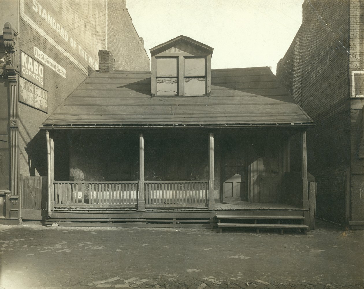 Joseph Labadie Residence. Fourth Street på østsiden syd for Poplar af Unknown