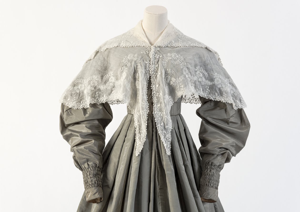 Hvidt broderet krave, 1830