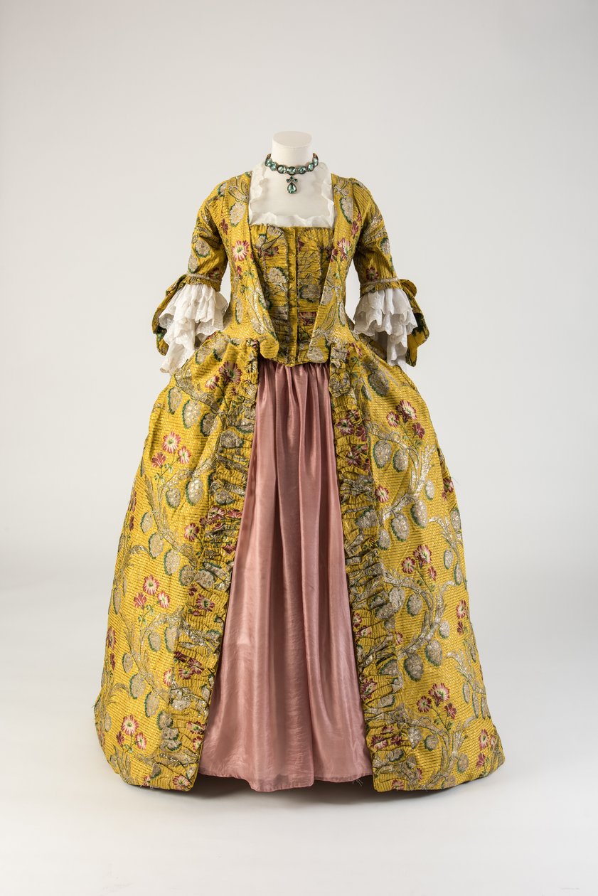Gul og guldvævet silkekåbe à la française, 1760