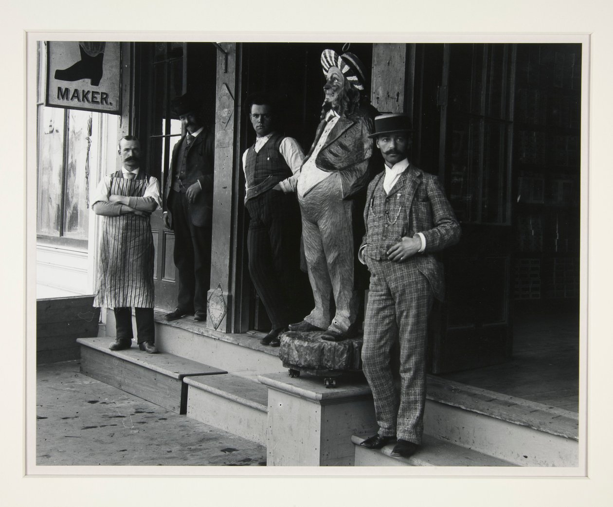 Ved bootshop, Columbia, CA af Unknown