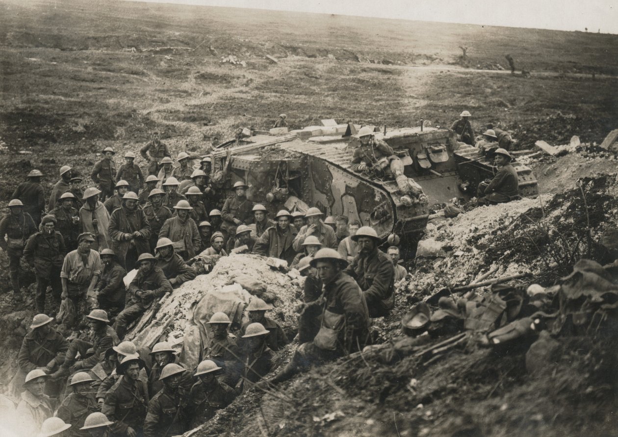 Officielt fotografi taget på vestfronten ?D 1641. En af vores kampvogne ved Flers.?, 1916 af Unknown