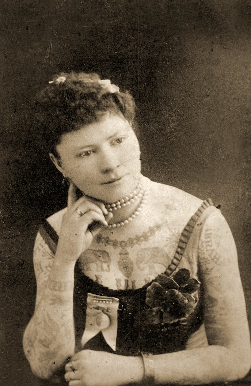 Portræt af en tatoveret kvinde, ca. 1905 af Unknown