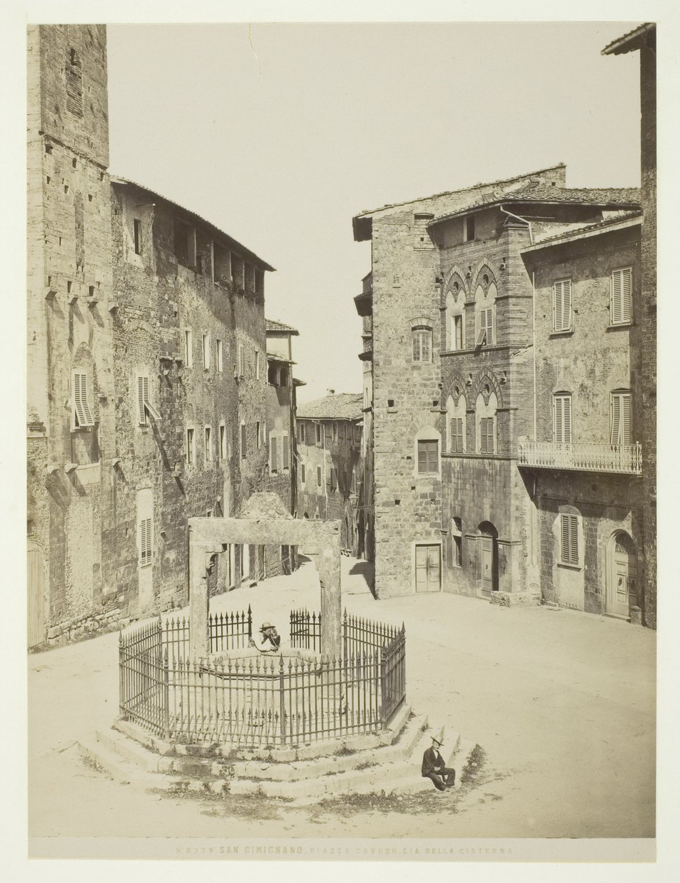 San Gimignano, Piazza Cavour cis af cisternen af Unknown