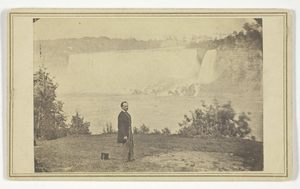 Uden titel (mand ved Niagara Falls) af Unknown