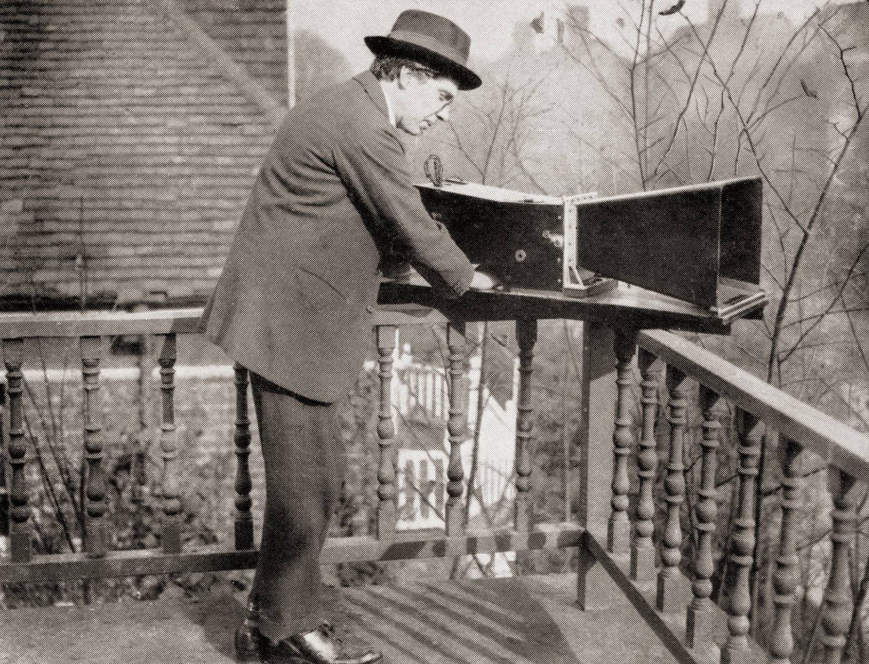 Archibald Montgomery Low with the Audiometer, fra Master Minds of Modern Science, udgivet 1930 af Unknown