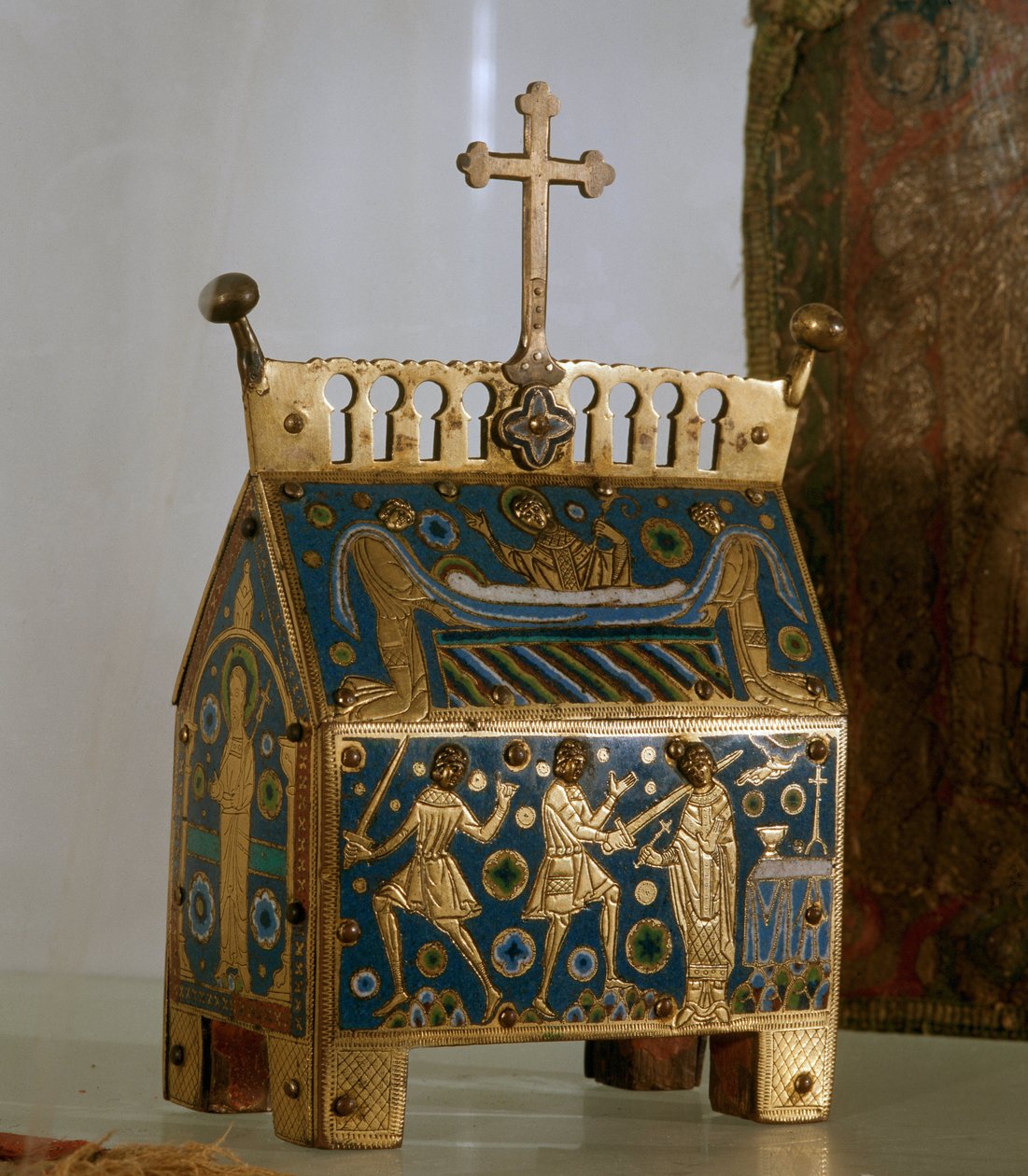 Kunstværk: relikvieskrin i e-mail, guld og kobber af Saint Thomas Becket (1118-1170), ærkebiskop af Canterbury - Det er dekoreret af repræsentationer af mordet på ærkebiskoppen den 29/12/1170 i Cantorbery Cathedral og hans begravelse (emalje, gyldent) og c af Unknown artist