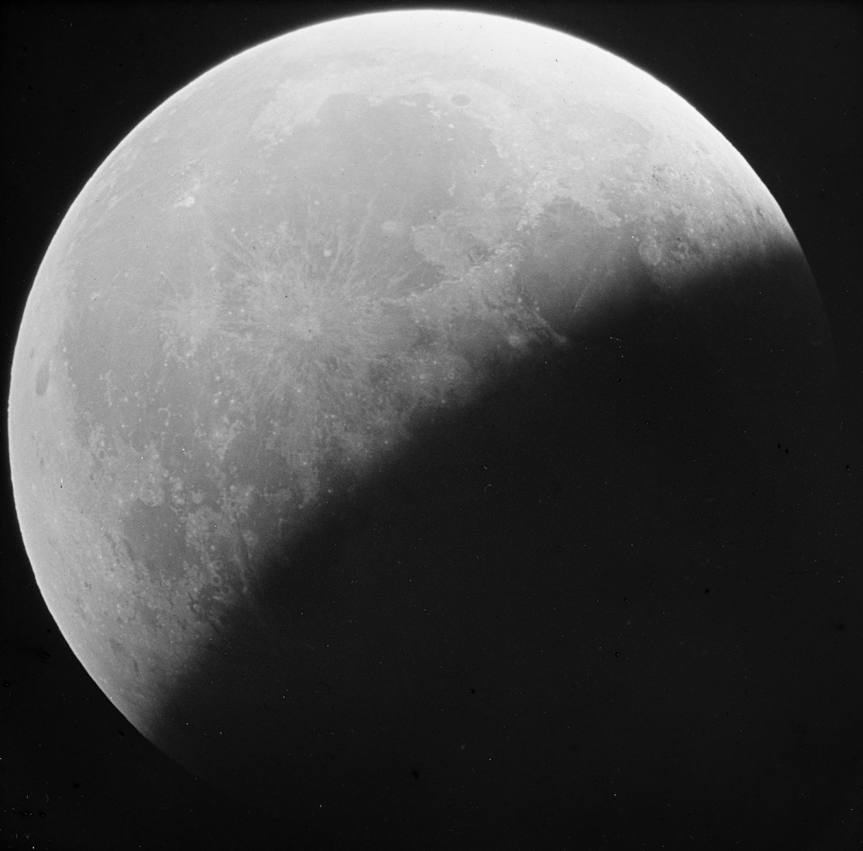 Astronomisk glaspladebillede af måneformørkelsen (1910) af Unknown Artist