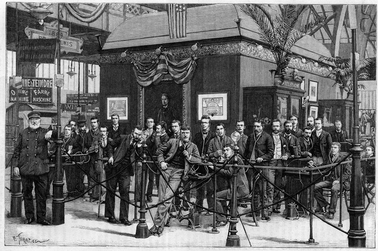 Auditioner af fonografer skabt af Thomas Edison installeret i Galerie des Machines på Paris Universal Exhibition i 1889. (Fra et fotografi). Gravering i "" Nature: gennemgang af videnskaberne og deres anvendelser til kunst og industri", 31 Au af Unknown artist