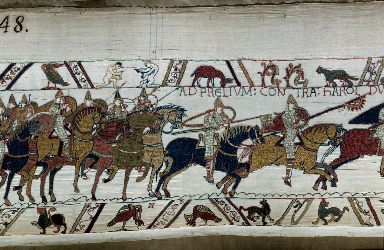 Englands erobring af den normanniske hertug Vilhelm Erobreren (1027-1087) i 1066: hans hær rykker frem mod den af Harold II a Hastings. Nederst til venstre ses to nøgne mænd. Detalje af Bayeux-tapetet eller Broderi af Dronning Mathilde af Unknown artist