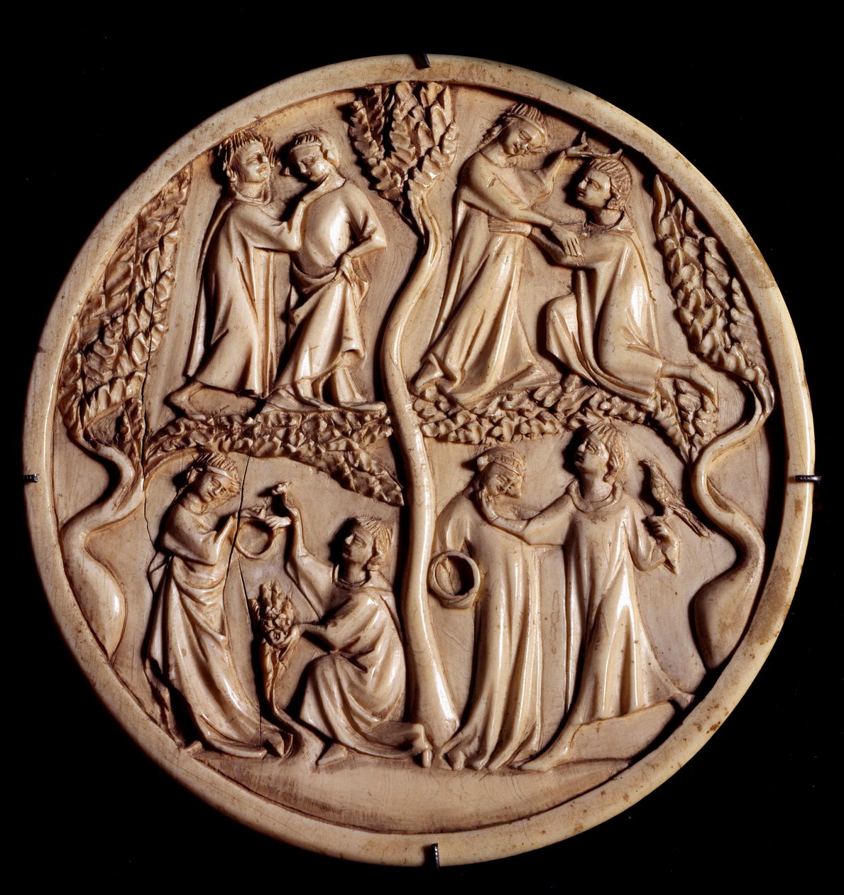 Høflige kærlighedsscener. Elfenbens spejlboksventiler. Begyndelsen af det 14. århundrede. Svag. 11 cm. Paris, Louvre-museet af Unknown artist